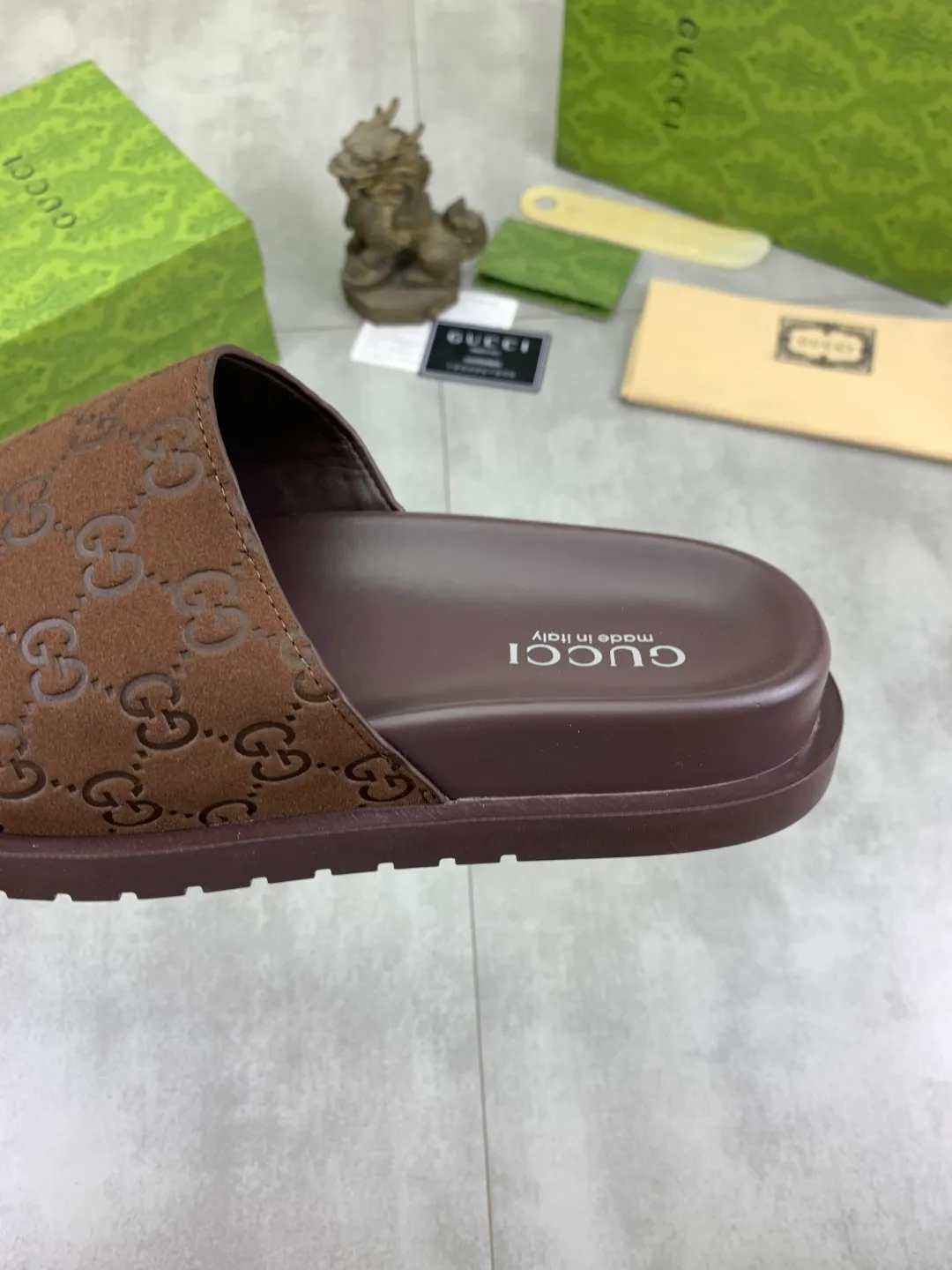 Men's Men's Shoes💰P320💰[New Style]🎁🎁🎁 High-quality GUCCI new casual slippers for the Year of the Snake, original official website, perfect workmanship, transmitting a kind of noble luxury, sublimating its definition of luxury in Gucci's high-end extraordinary craftsmanship. Original Gucci double G combination outsole, code number: 38-44 (45 customized)